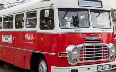 Kuriózum a Káposztafeszten – „Időutazás” retro busszal