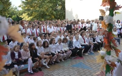 Becsengettek az iskolákban – megkezdődött az új tanév