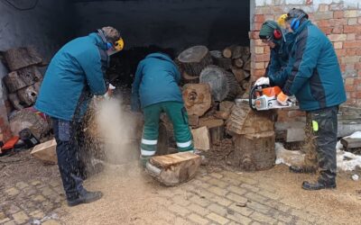 Tűzifaosztás Vecsésen