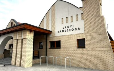 Átadták a Lanyi Tanuszodát